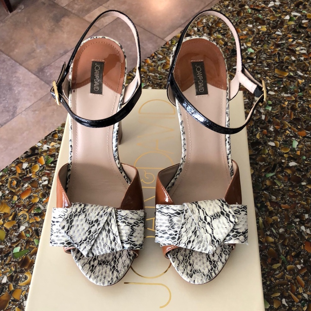 Vintage Joan & David multicolored peep toe pumps.